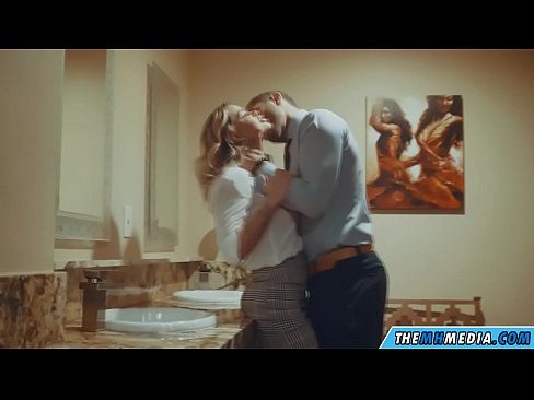 ❤️ Rehefa mamitaka anao ao amin'ny trano fidiovana ho an'ny besinimaro ny blonde be busty Super sex amin'ny mg.sexuria-net.ru ☑